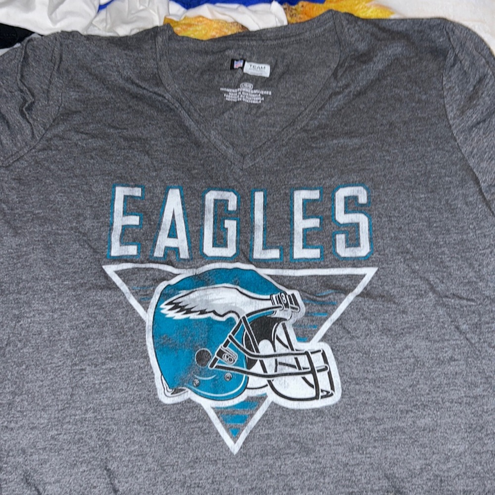 eagles tee size large